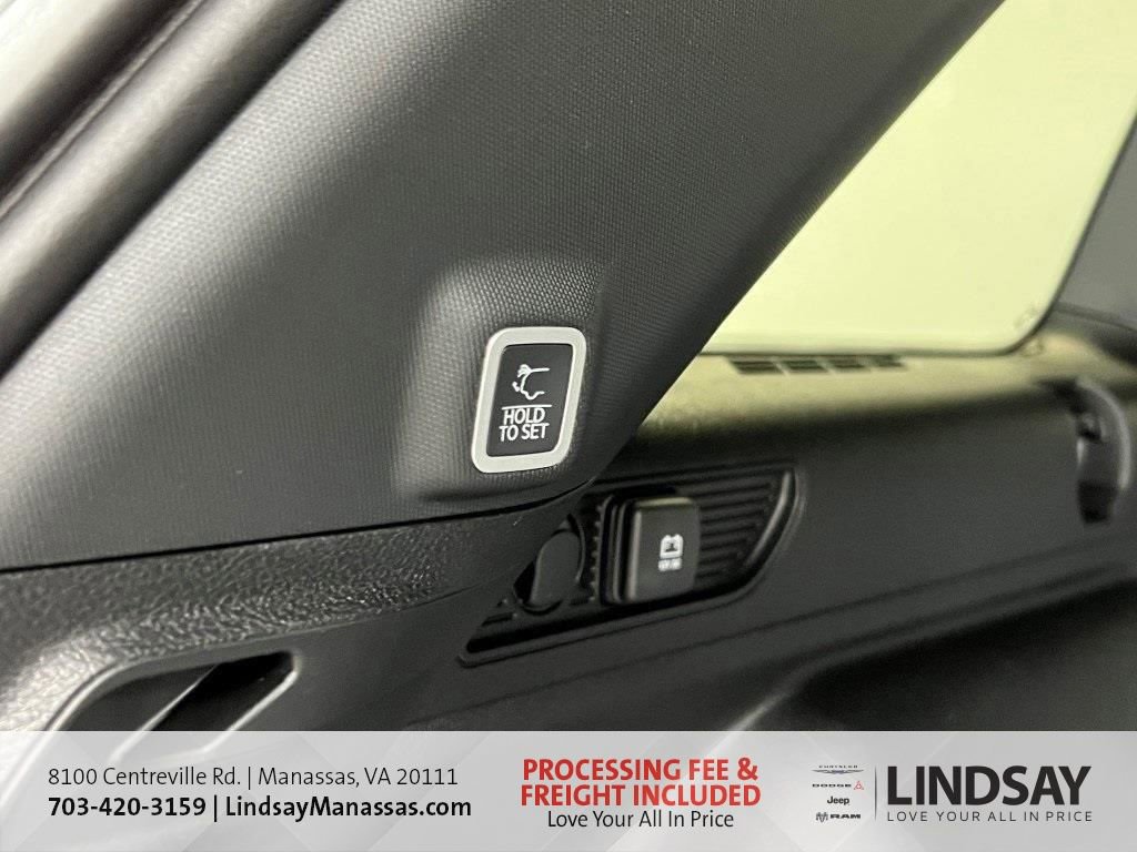 New 2025 Jeep Grand Cherokee Laredo image 9