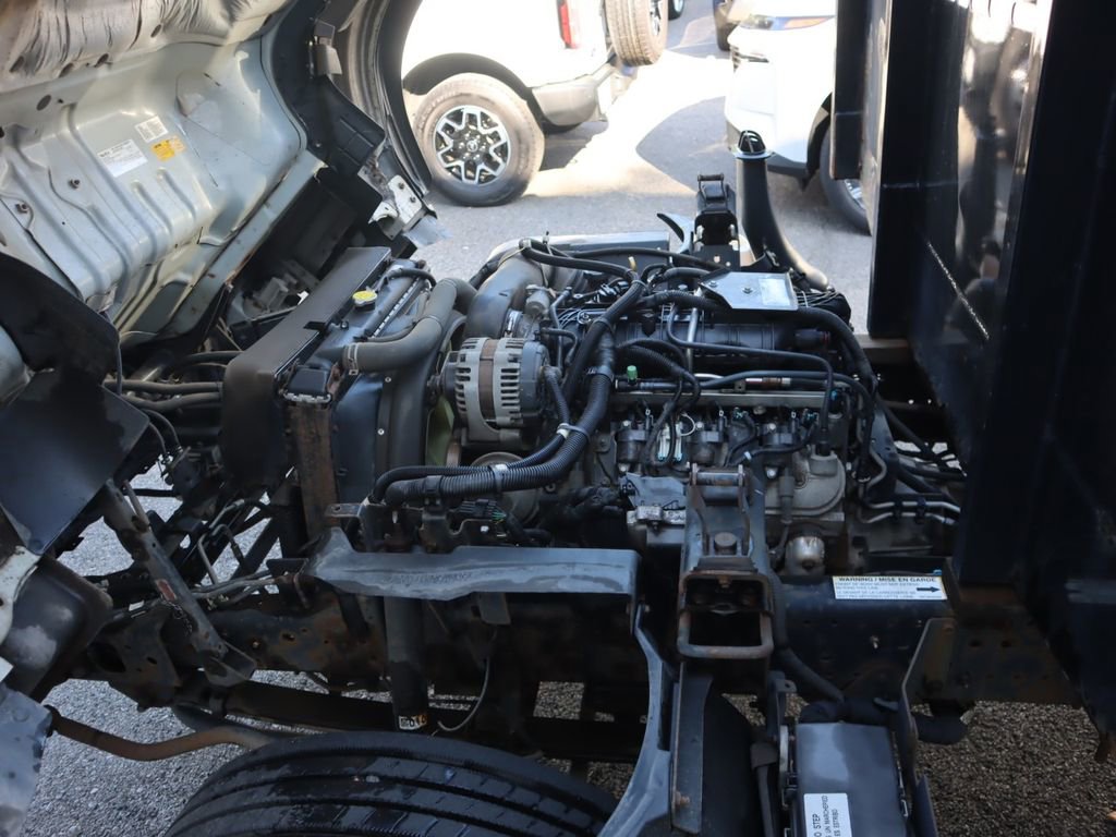 Used 2019 Isuzu NPR image 22