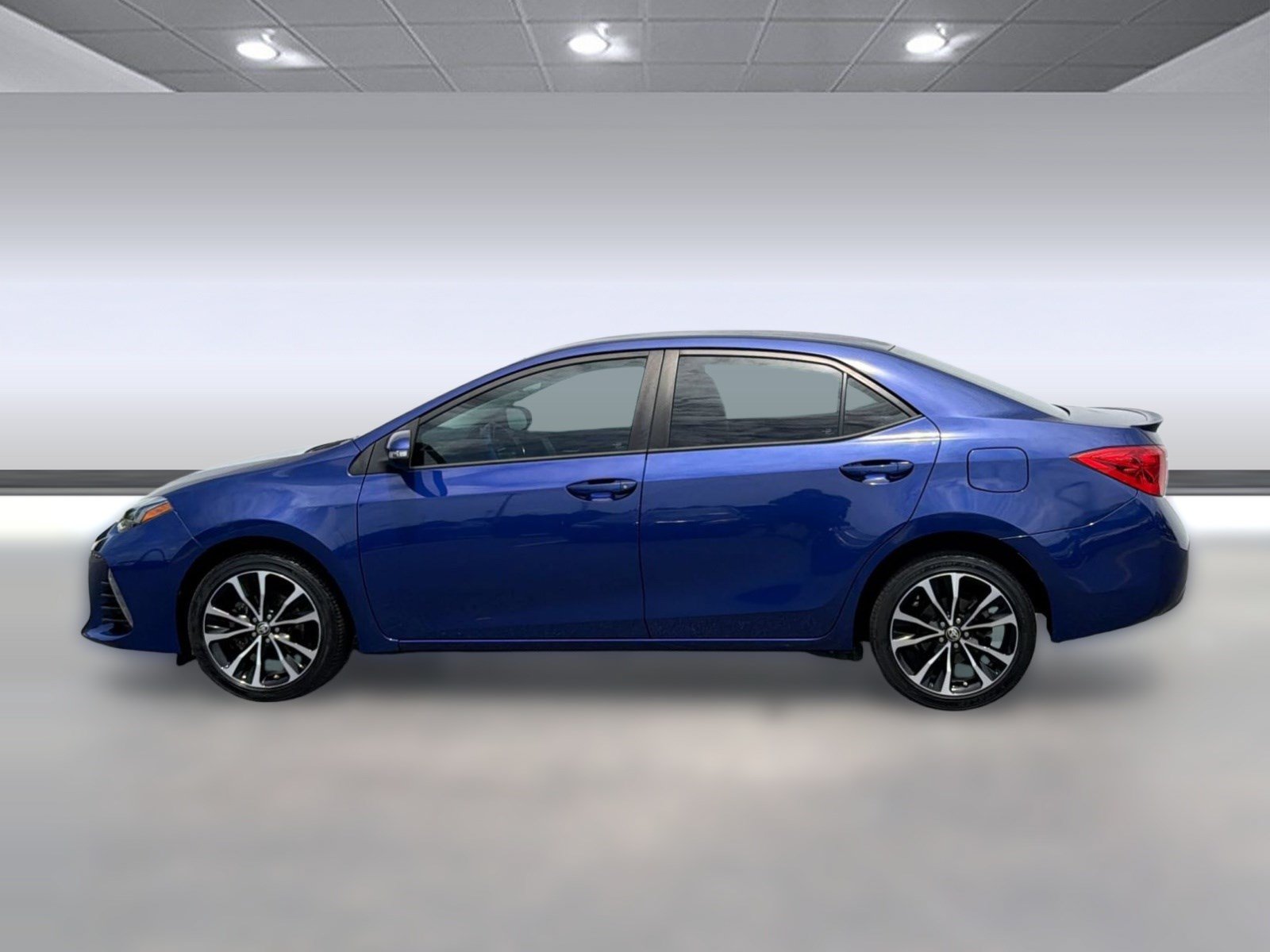 Used 2018 Toyota Corolla SE FWD image 2