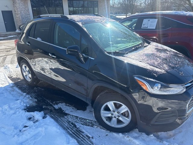 Used 2020 Chevrolet Trax LT w/ LT Convenience Package image 9