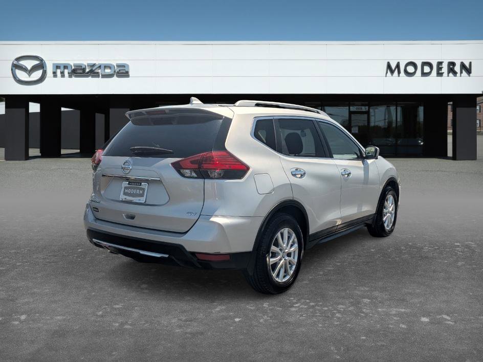 Used 2017 Nissan Rogue SV w/ SV Premium Package FWD image 5