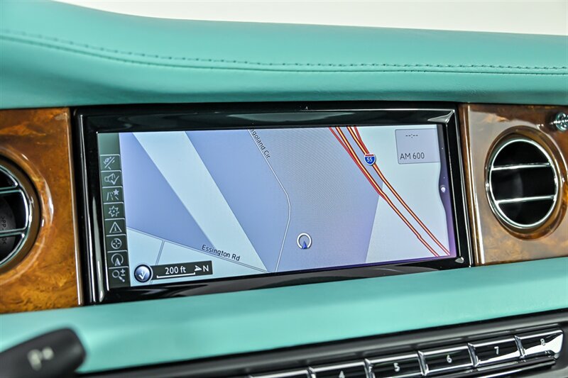 Used 2013 Rolls-Royce Phantom Drophead Coupe RWD image 29