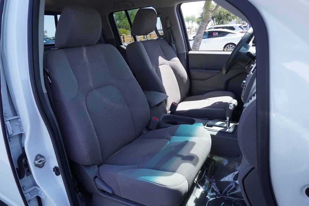 Certified 2017 Nissan Frontier SV image 13