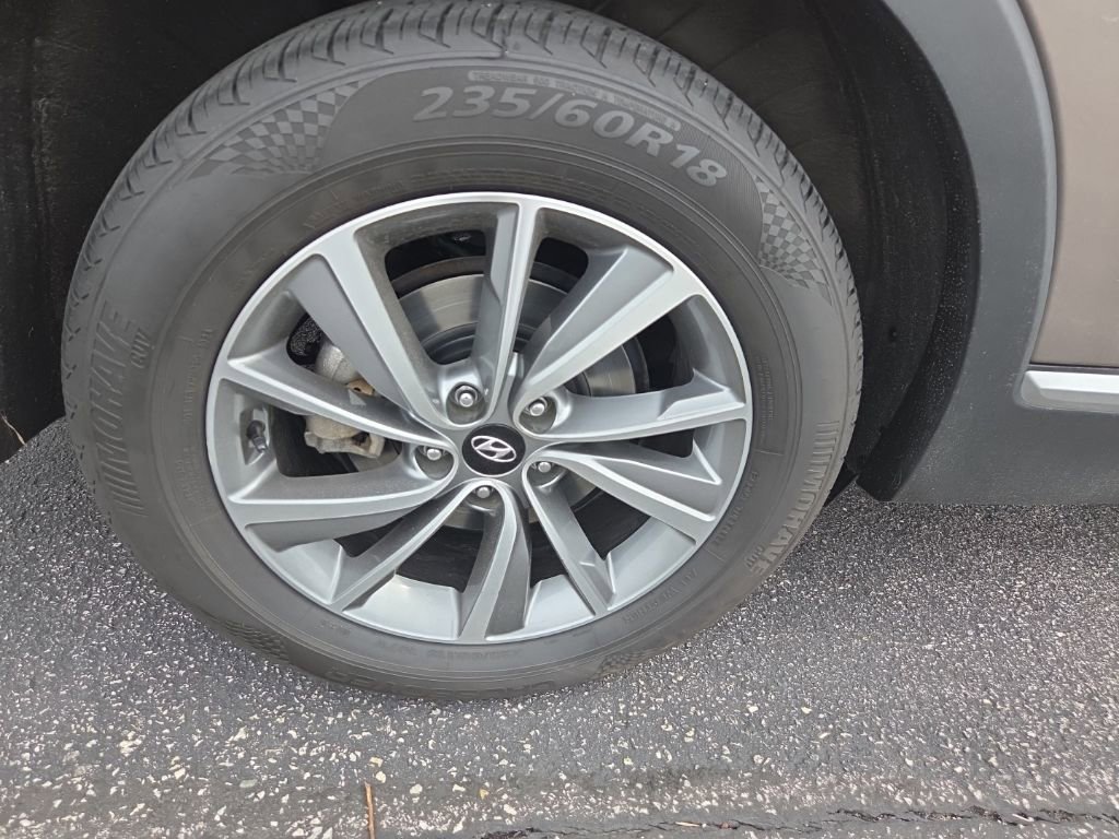 Used 2019 Hyundai Santa Fe SEL image 17