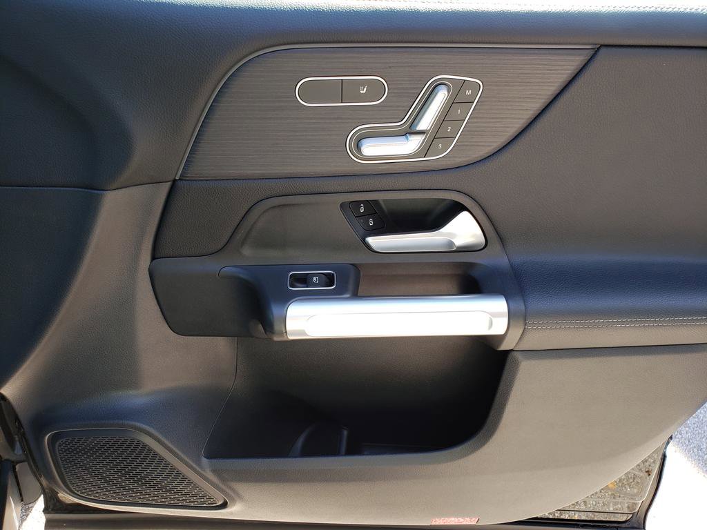 Used 2023 Mercedes-Benz GLB 250 4MATIC image 18