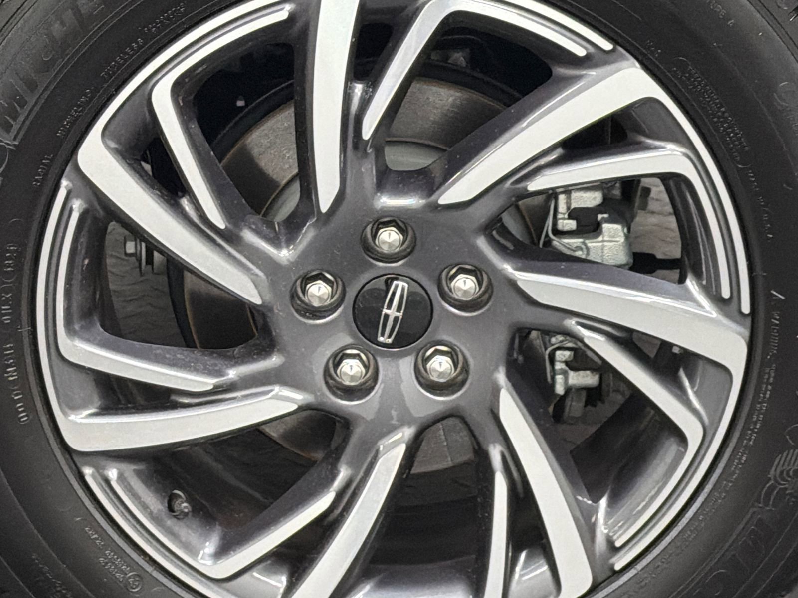 Certified 2025 Lincoln Corsair AWD image 5