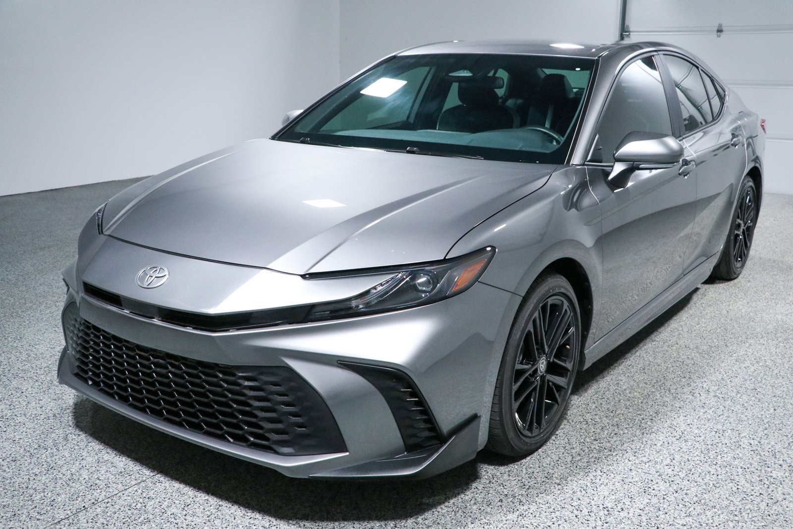 Used 2025 Toyota Camry SE FWD image 29