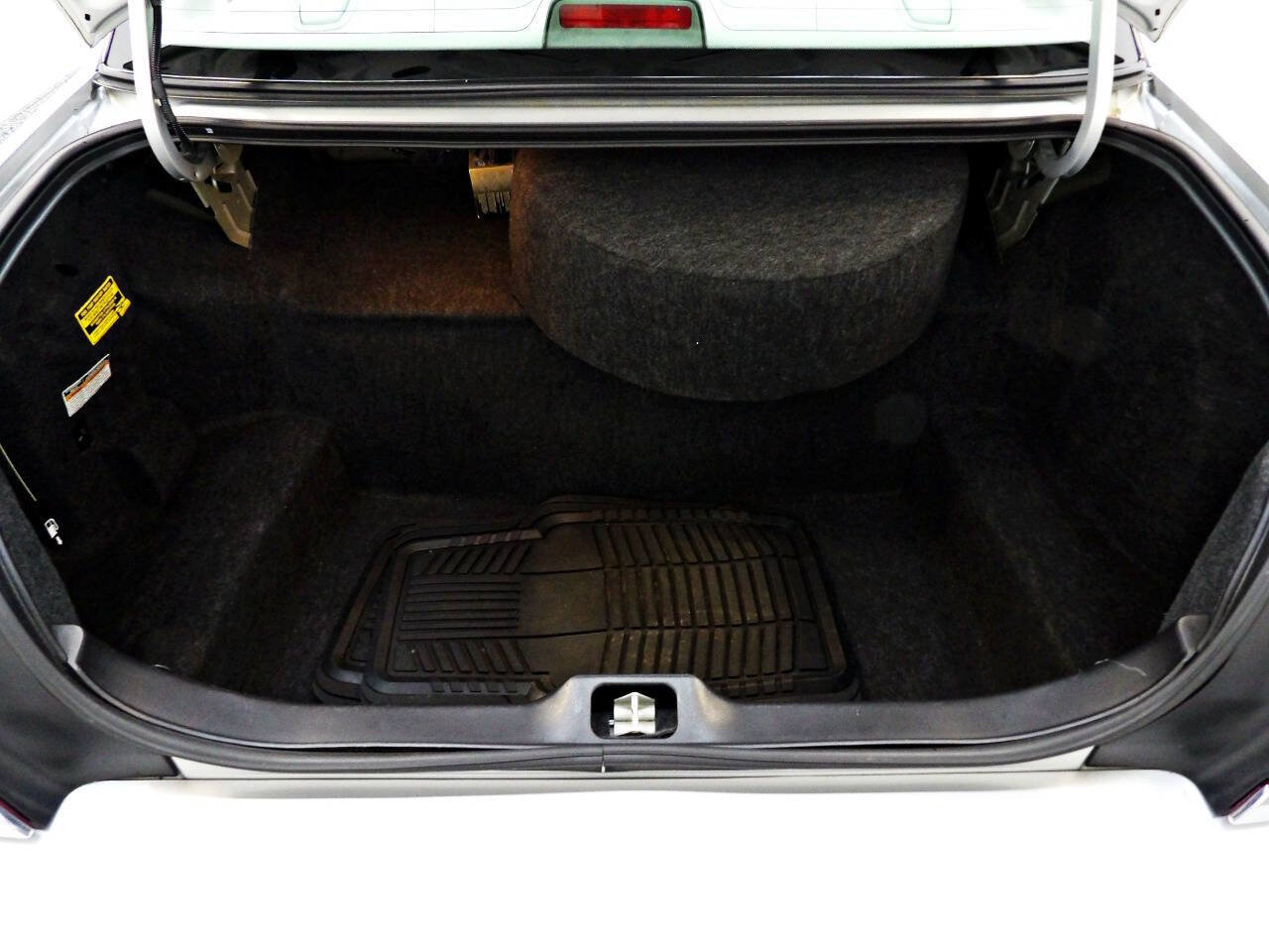 Used 2003 Ford Crown Victoria LX RWD image 13