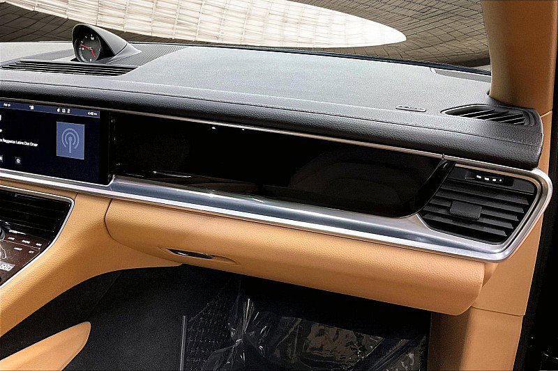 Used 2019 Porsche Panamera w/ Premium Package image 16