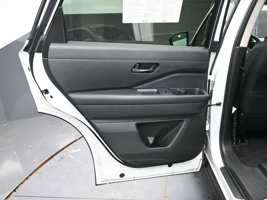 Used 2024 Nissan Pathfinder SV image 25