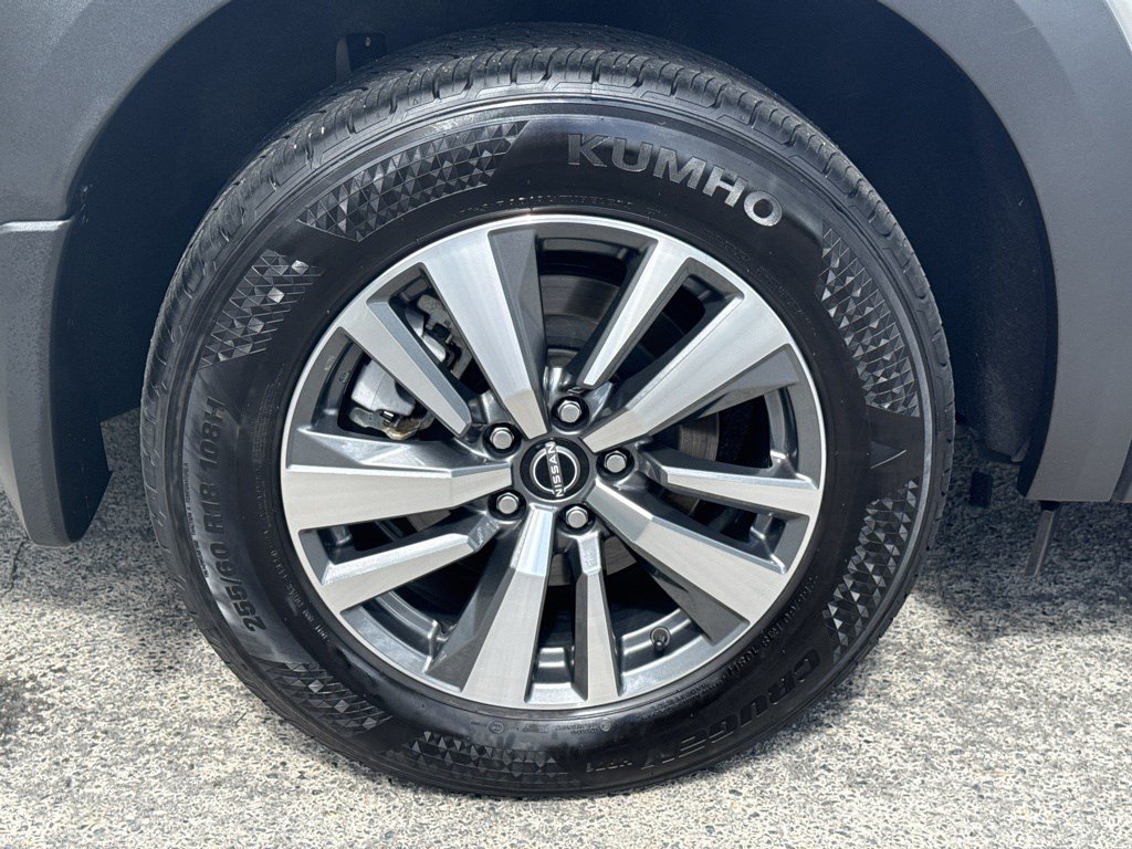 Used 2025 Nissan Pathfinder SL w/ Black Appearance Package FWD image 10