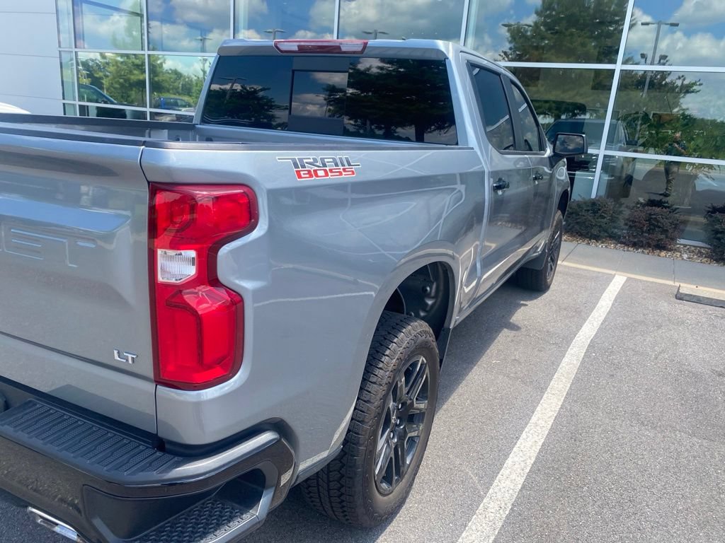 Used 2025 Chevrolet Silverado 1500 LT Trail Boss w/ Convenience Package II AWD/4WD image 9