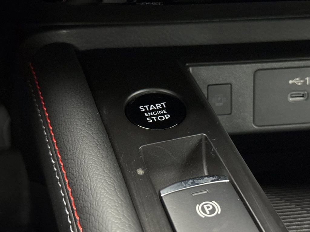 New 2025 Nissan Kicks SR FWD image 21