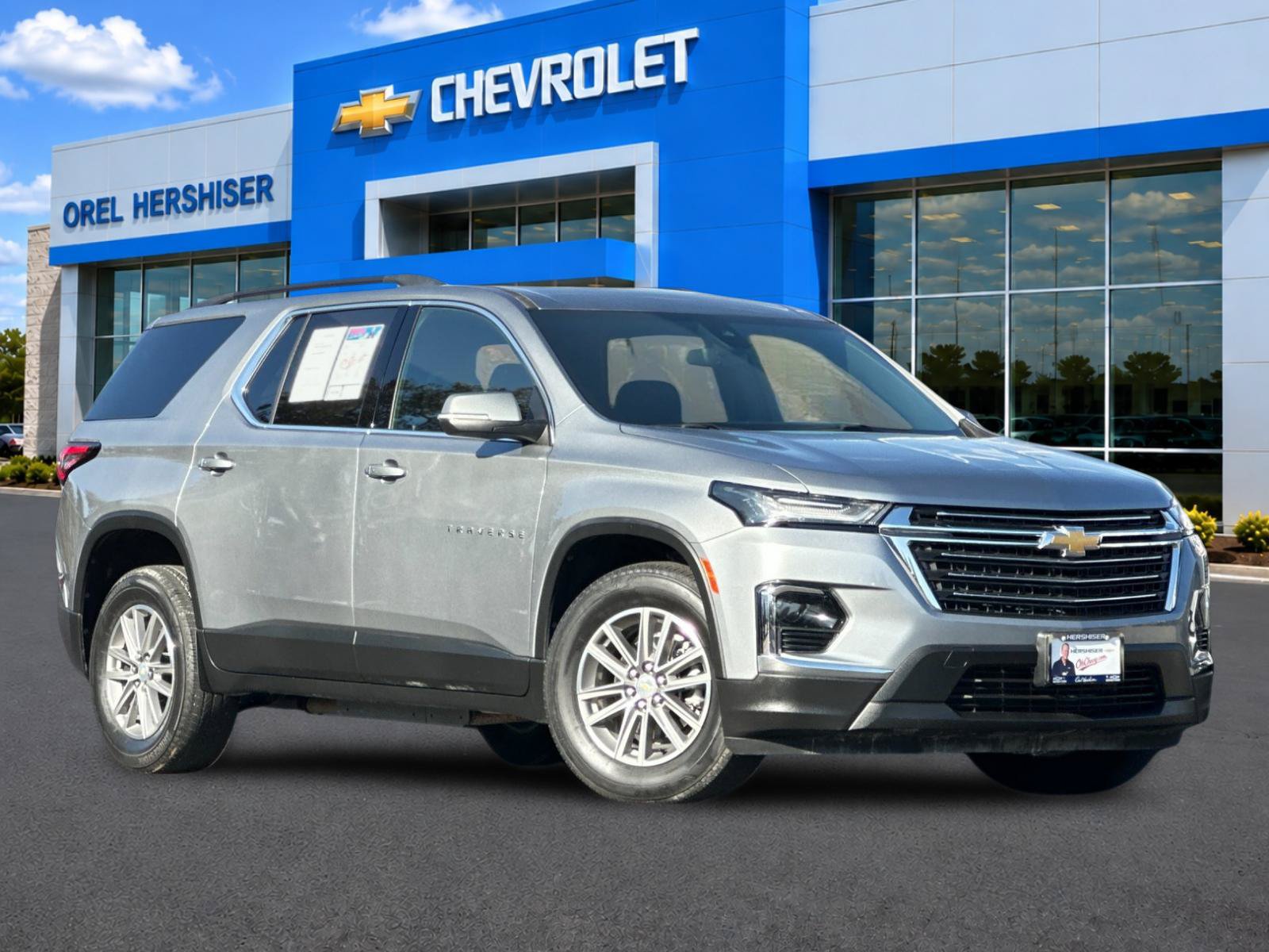 Used 2023 Chevrolet Traverse LT