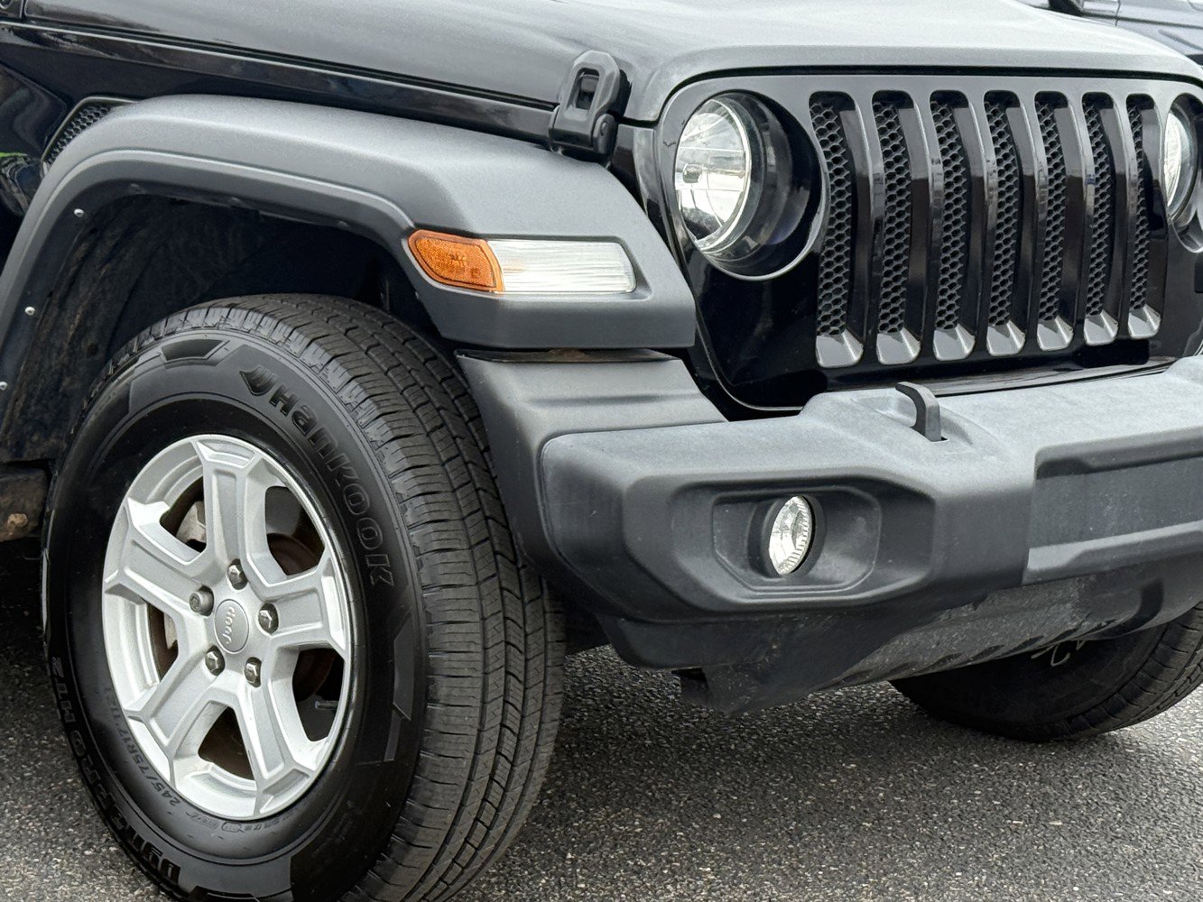 Used 2023 Jeep Wrangler Sport S image 2