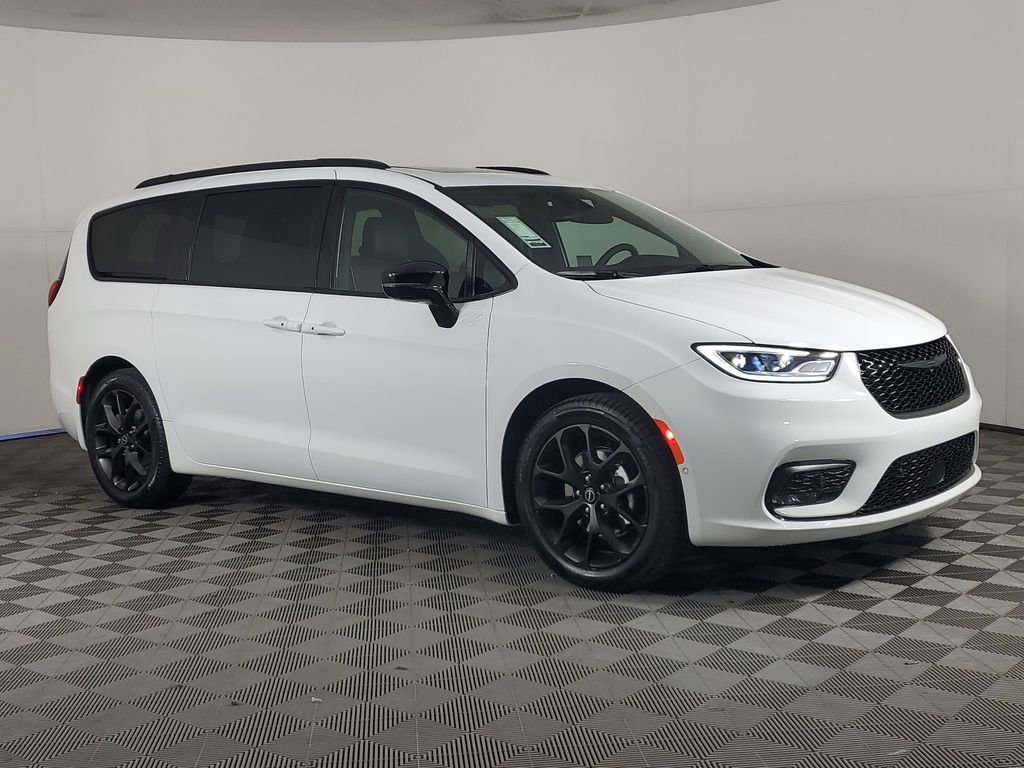 New 2026 Chrysler Pacifica Limited w/ S Appearance Package image 2