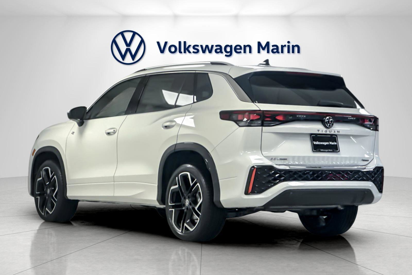 New 2026 Volkswagen Tiguan SEL R-Line image 3