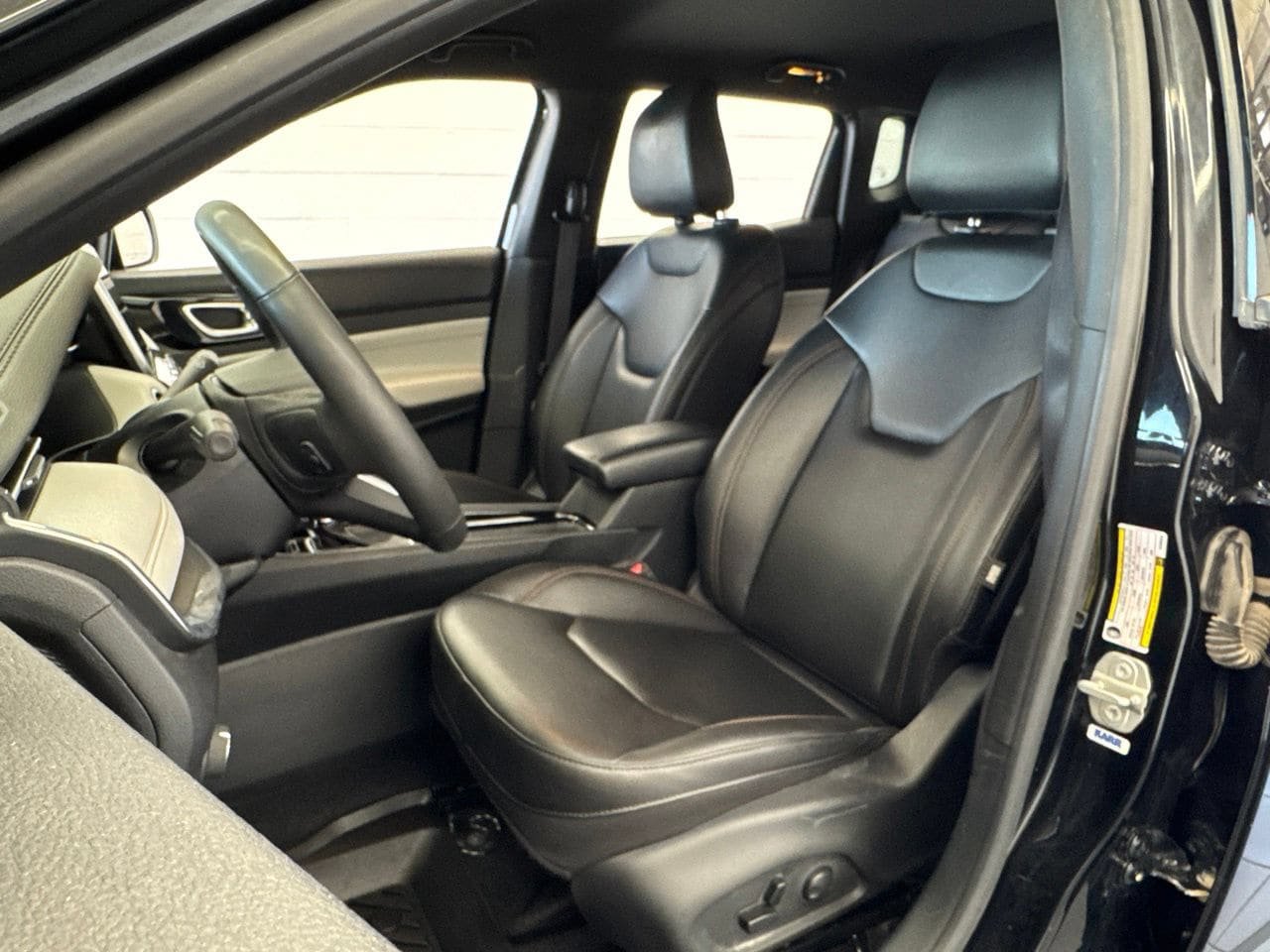 Used 2024 Jeep Compass Limited AWD/4WD image 14