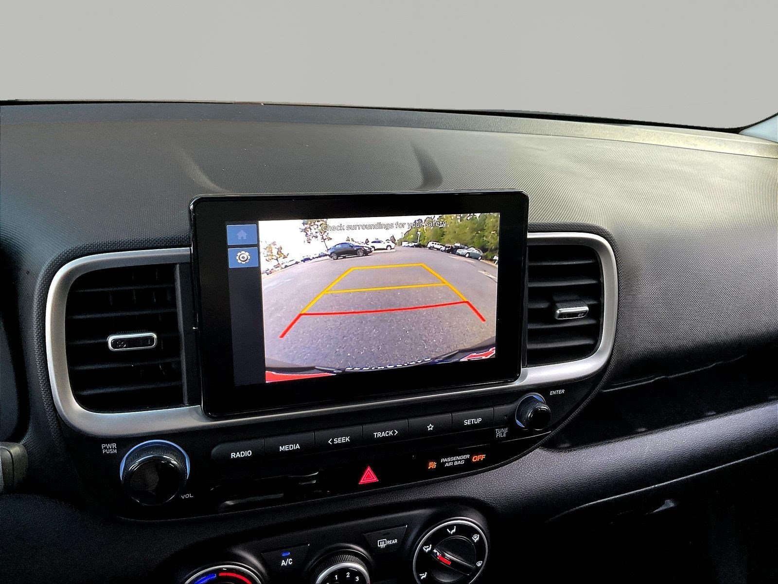 Used 2025 Hyundai Venue SE FWD image 13