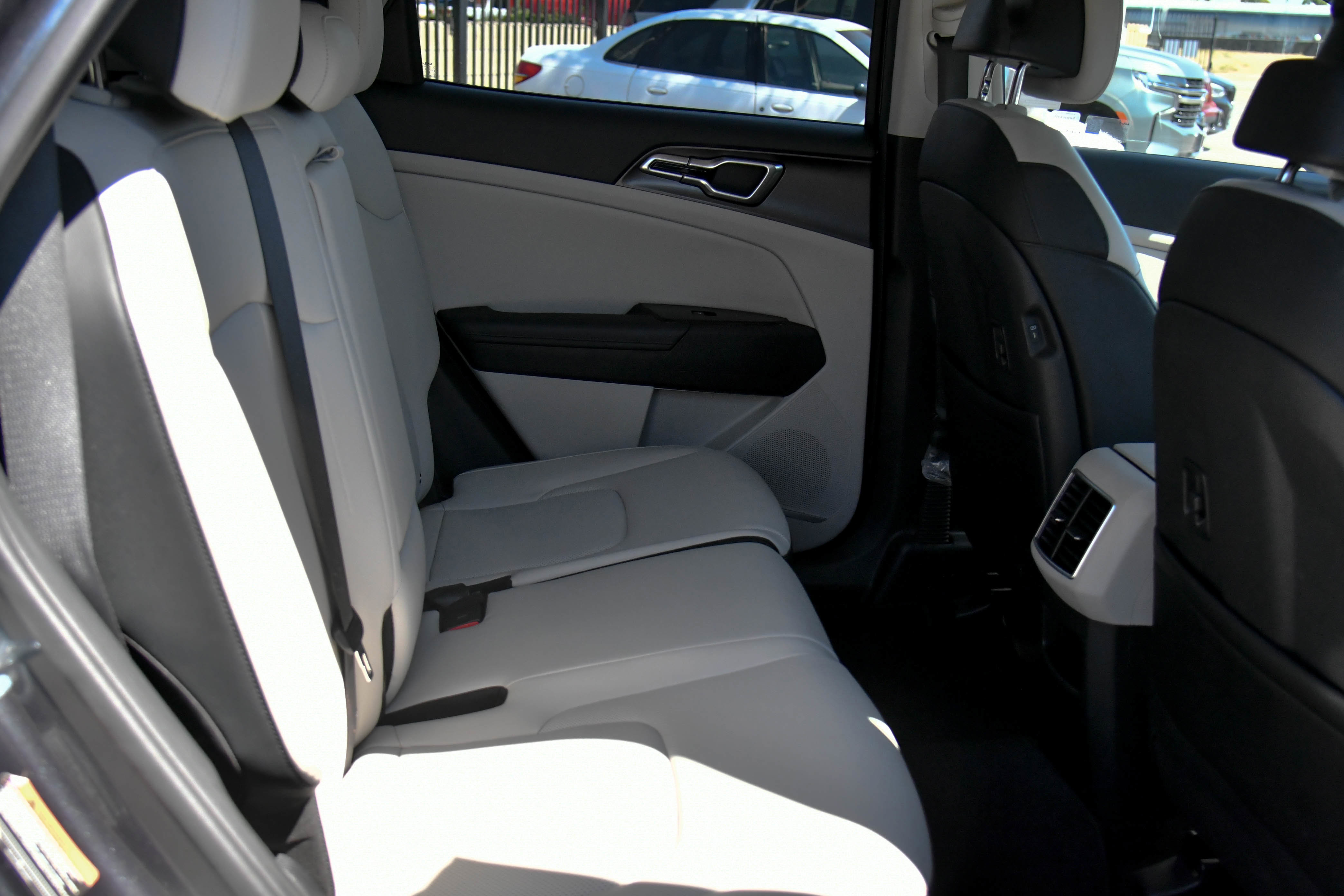 Used 2023 Kia Sportage EX FWD image 48