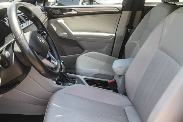 Used 2023 Volkswagen Tiguan SE R-Line FWD image 18