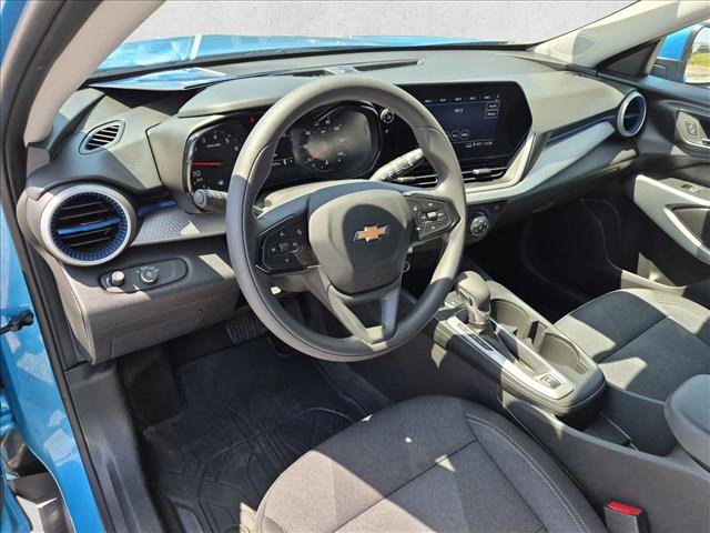 Used 2025 Chevrolet Trax LS w/ LS Convenience Package FWD image 16