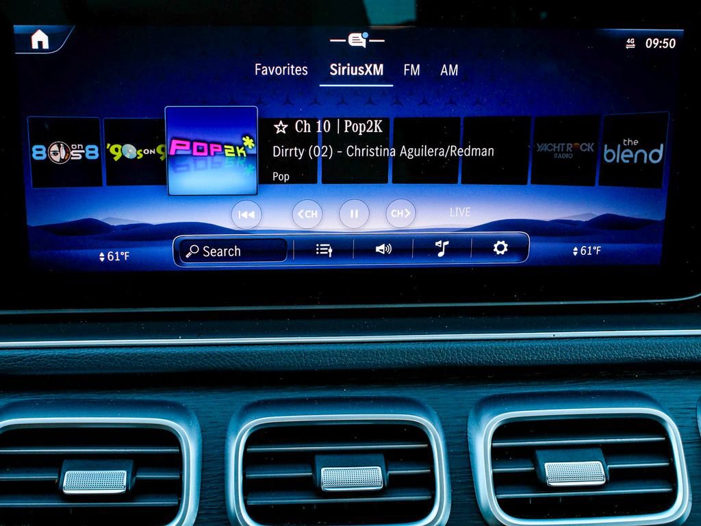 Used 2025 Mercedes-Benz GLE 450e 4MATIC w/ AMG Line Interior image 24
