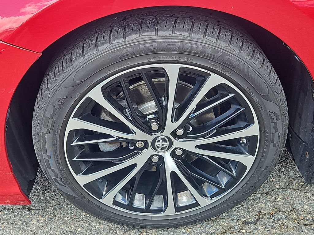 Used 2019 Toyota Camry SE FWD image 6