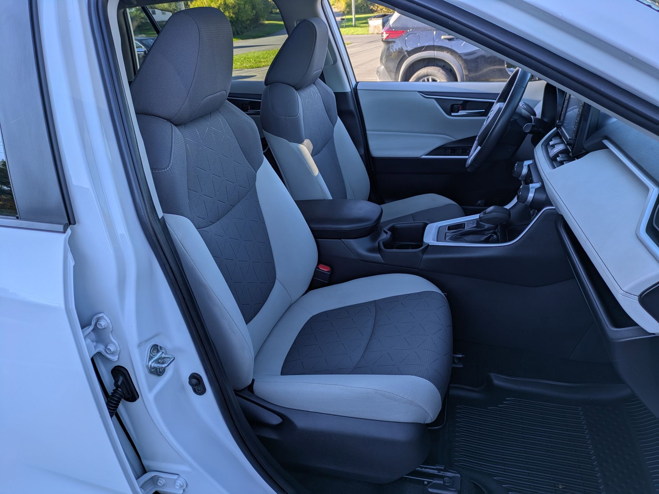 Certified 2022 Toyota RAV4 XLE image 25