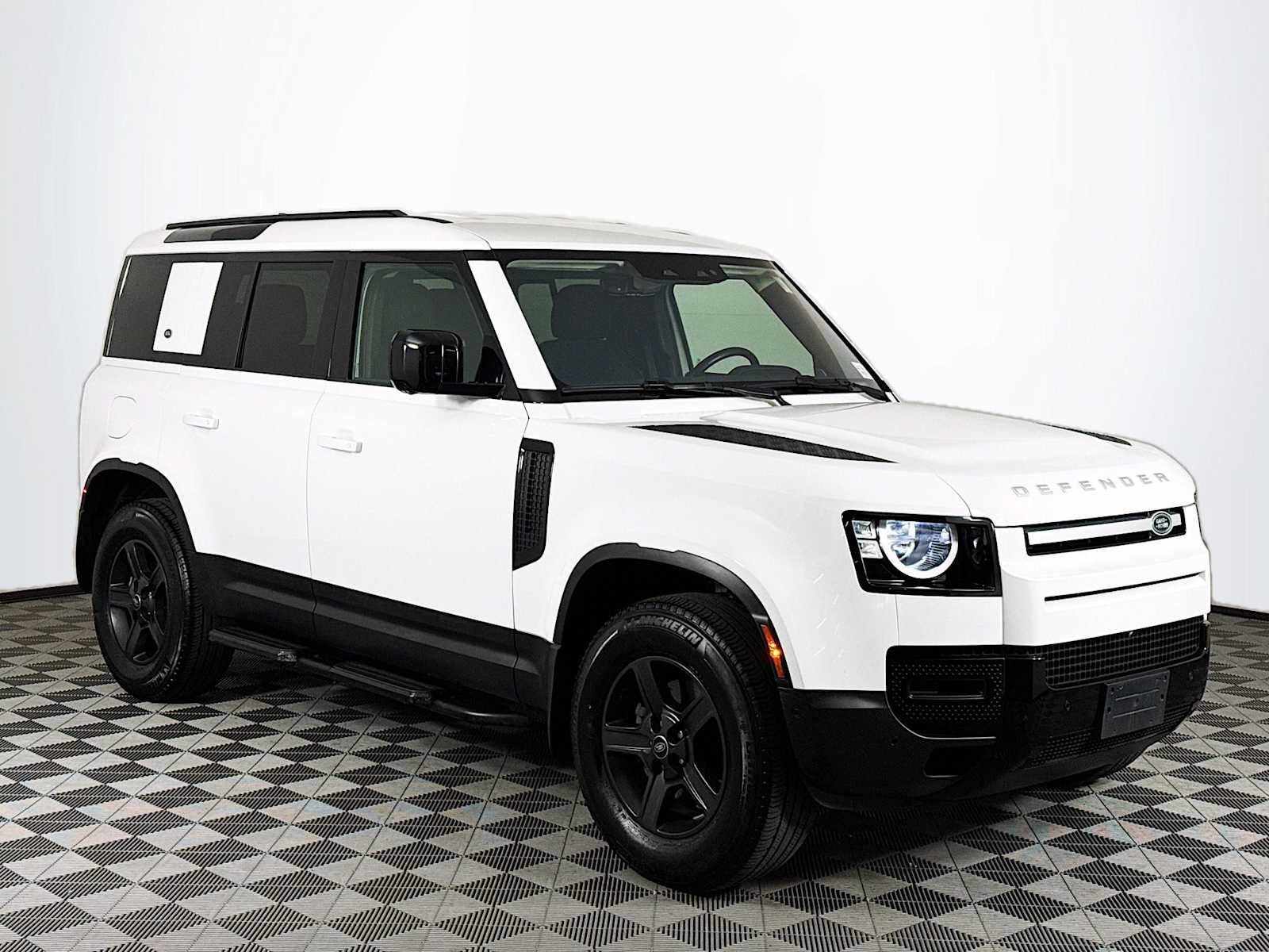 Used 2022 Land Rover Defender 110 AWD/4WD image 3