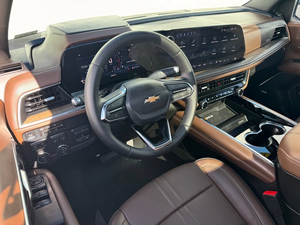 Used 2025 Chevrolet Tahoe High Country AWD/4WD image 3