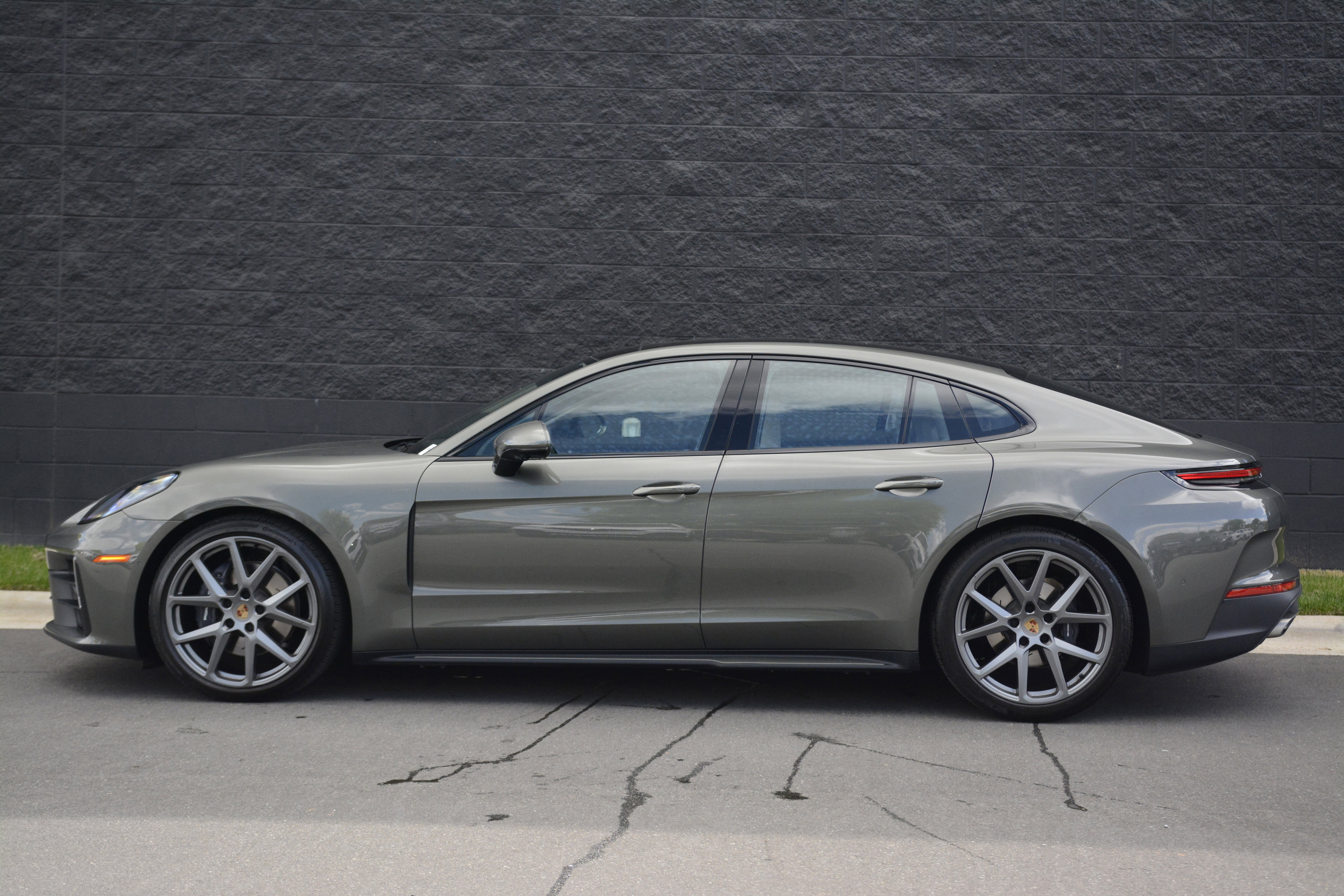 Certified 2025 Porsche Panamera 4 image 2