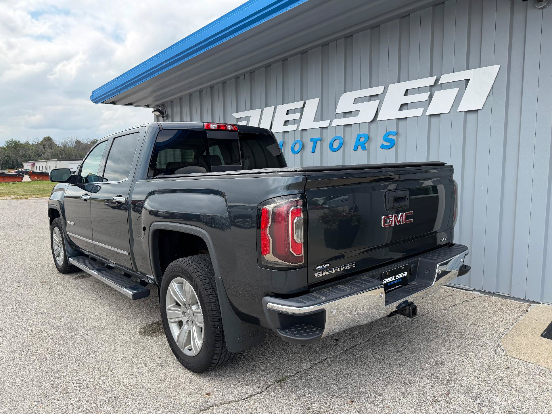 Used 2018 GMC Sierra 1500 SLT AWD/4WD image 9