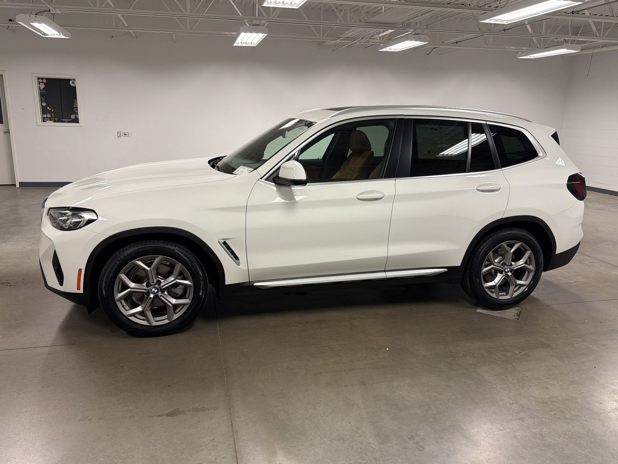 Used 2023 BMW X3 sDrive30i w/ Convenience Package RWD image 2