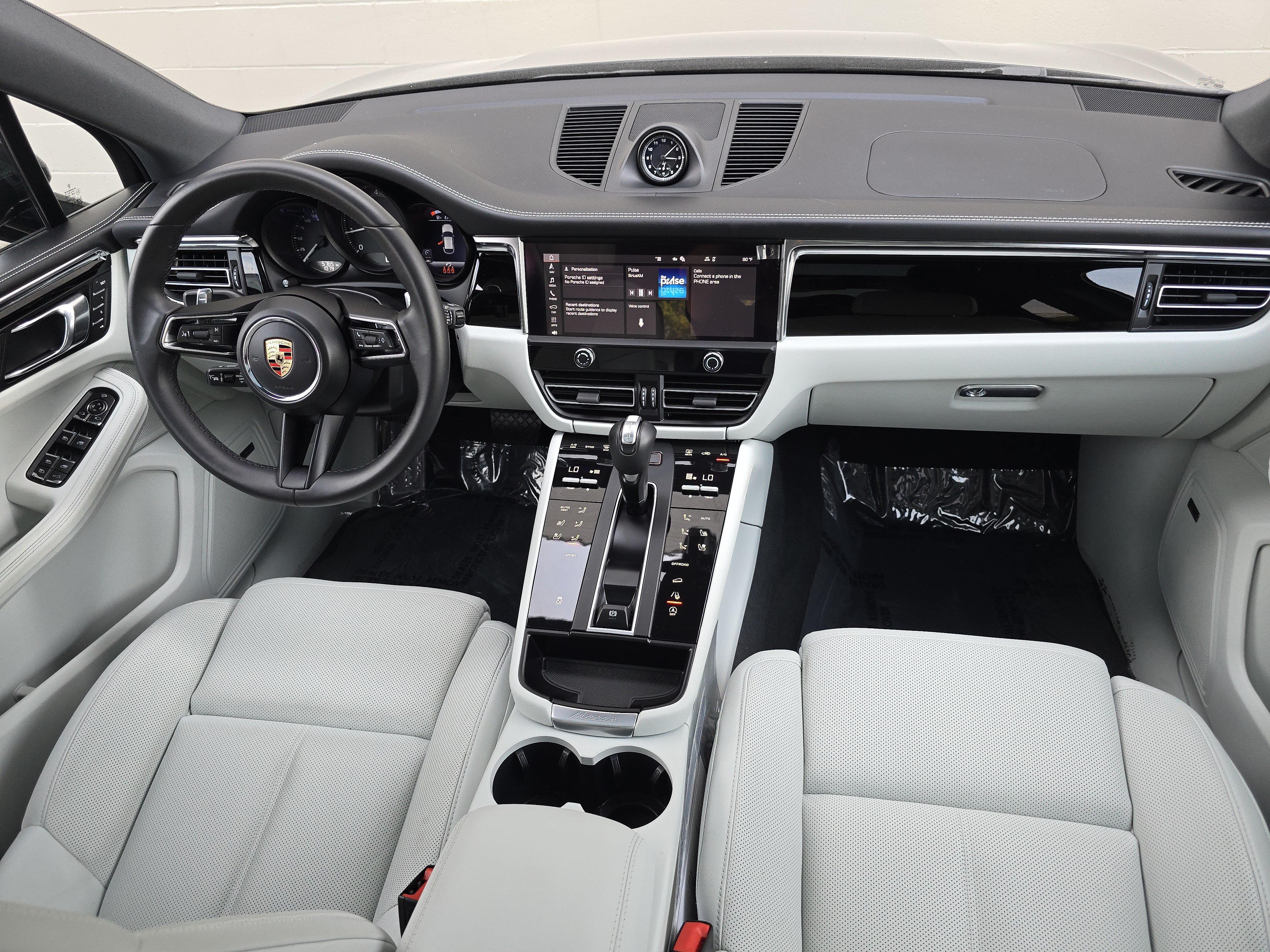 Certified 2026 Porsche Macan AWD/4WD image 24