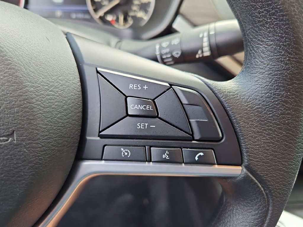 Used 2025 Nissan Altima 2.5 SV FWD image 12