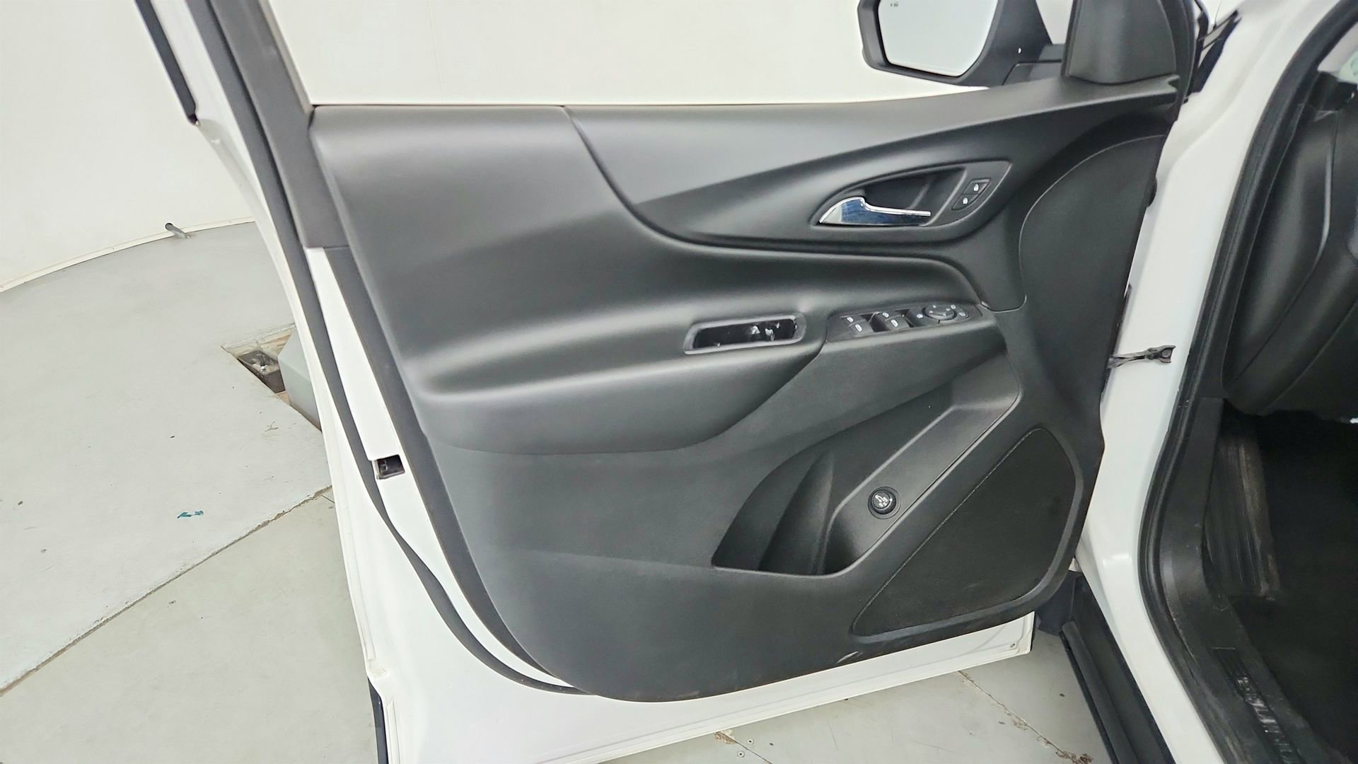Used 2020 Chevrolet Equinox LT AWD/4WD image 17