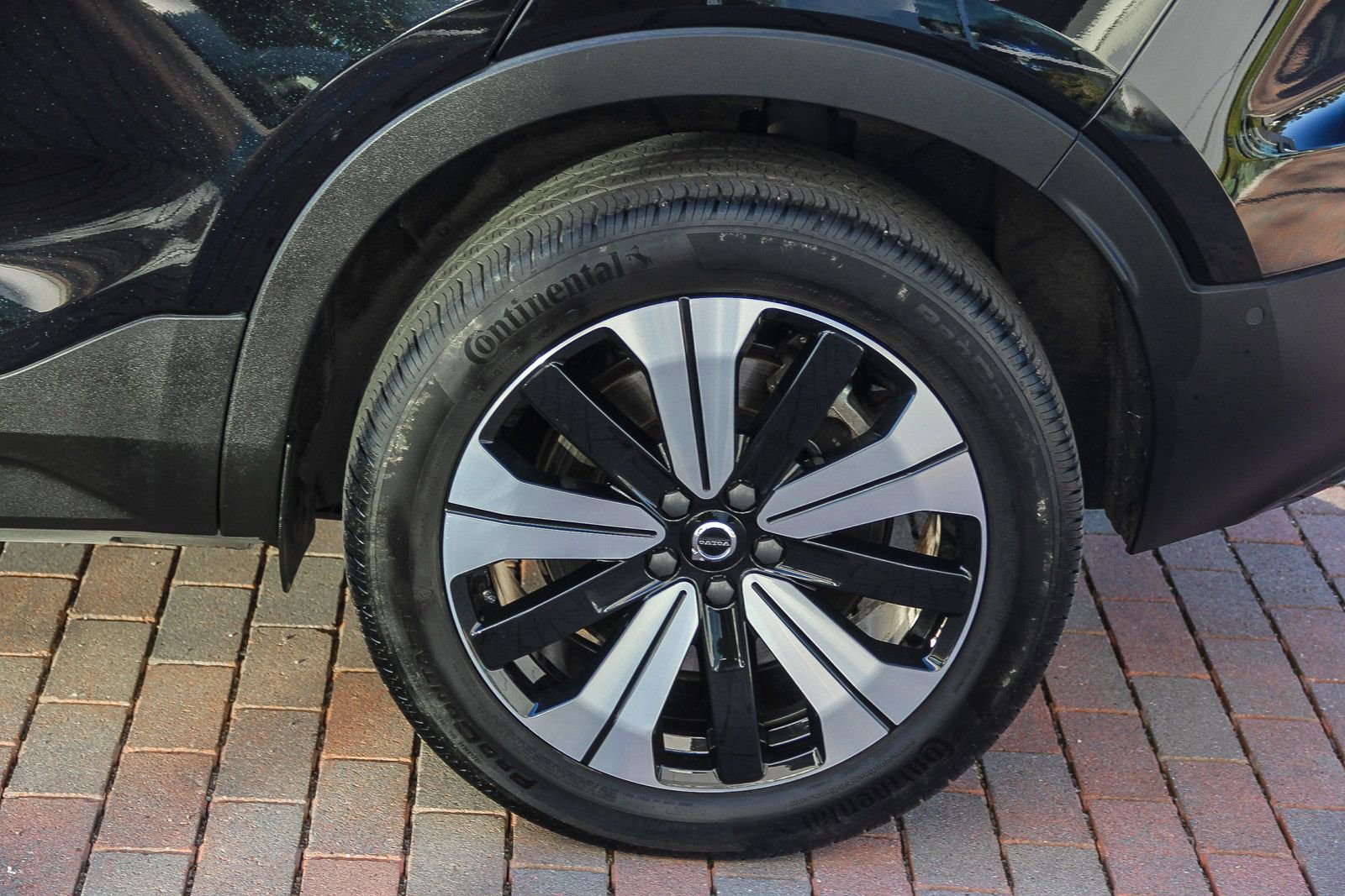 Used 2023 Volvo C40 P8 Recharge Plus w/ Protection Package Premier image 7