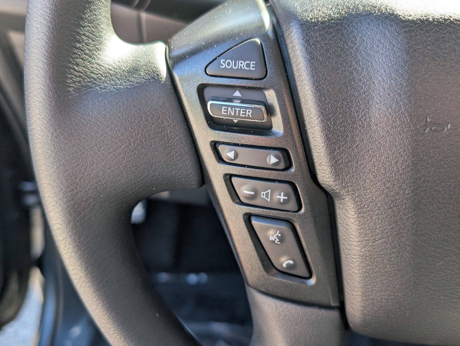 Certified 2024 Nissan Frontier SV w/ Technology Package image 28