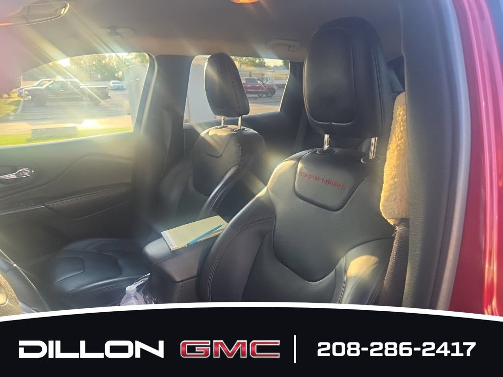 Used 2016 Jeep Cherokee Trailhawk w/ Leather Interior Group AWD/4WD image 11