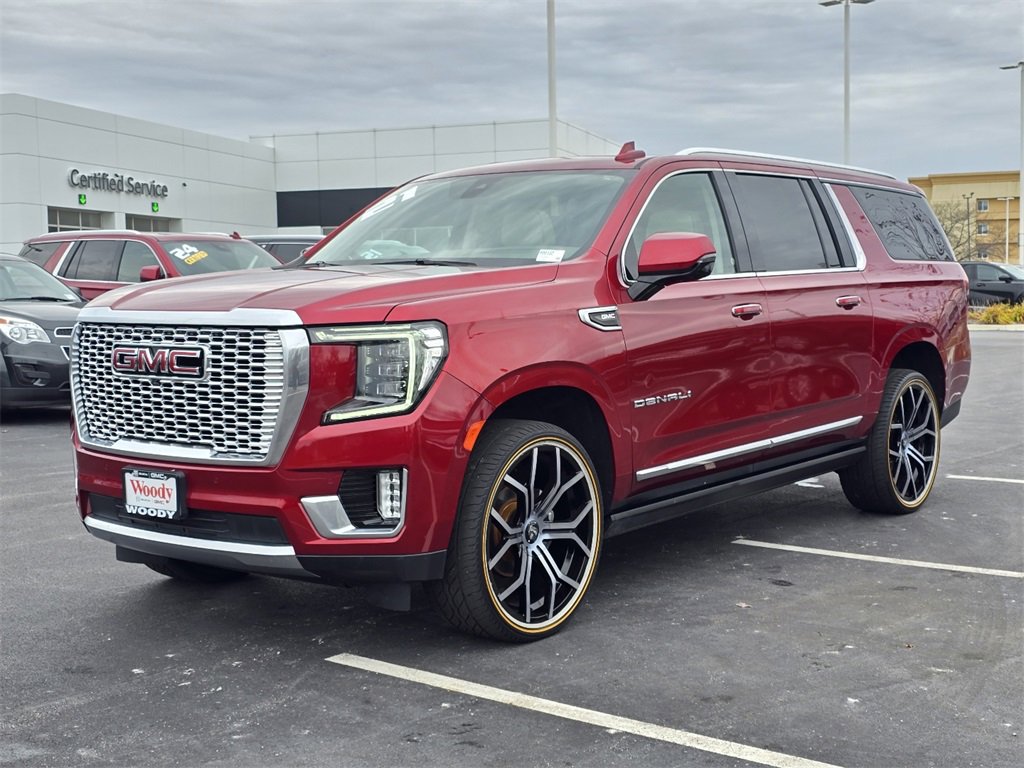 Used 2021 GMC Yukon XL Denali w/ Denali Premium Package image 4