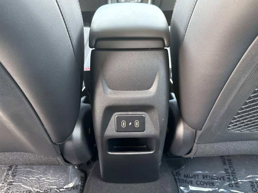 Used 2024 Hyundai Venue Limited FWD image 12