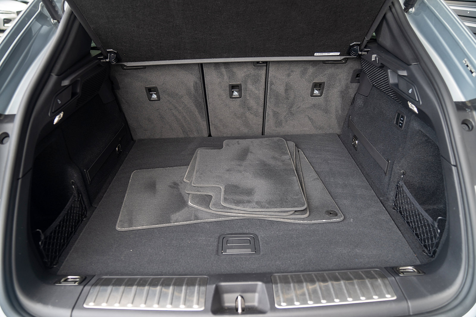 Certified 2025 Porsche Macan Electric image 20