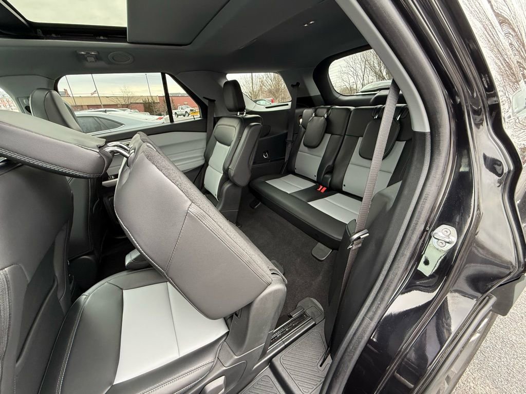 Used 2024 Ford Explorer XLT w/ Equipment Group 202A image 29