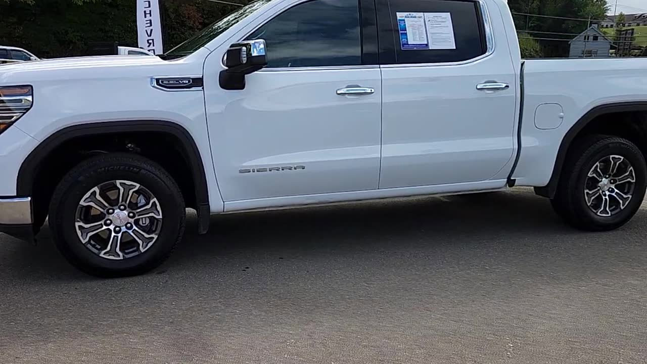 Used 2025 GMC Sierra 1500 SLT image 3