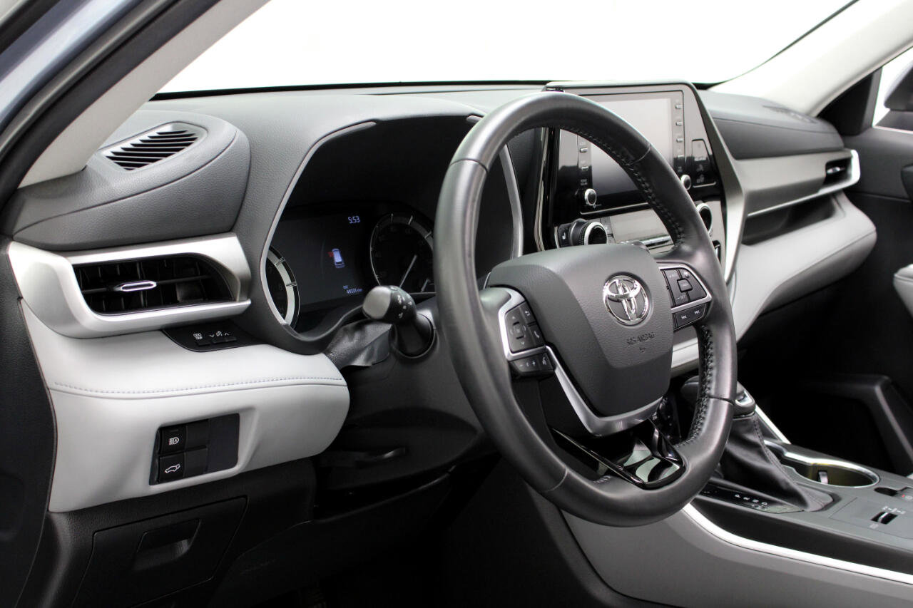 Used 2021 Toyota Highlander XLE image 32