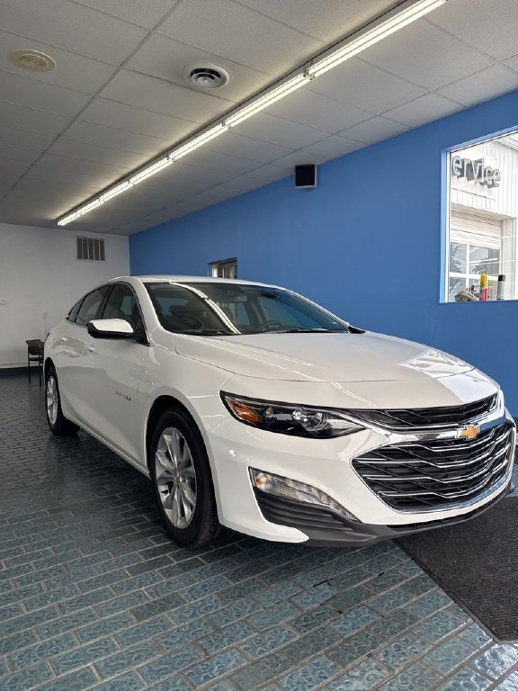 Used 2025 Chevrolet Malibu LT image 2