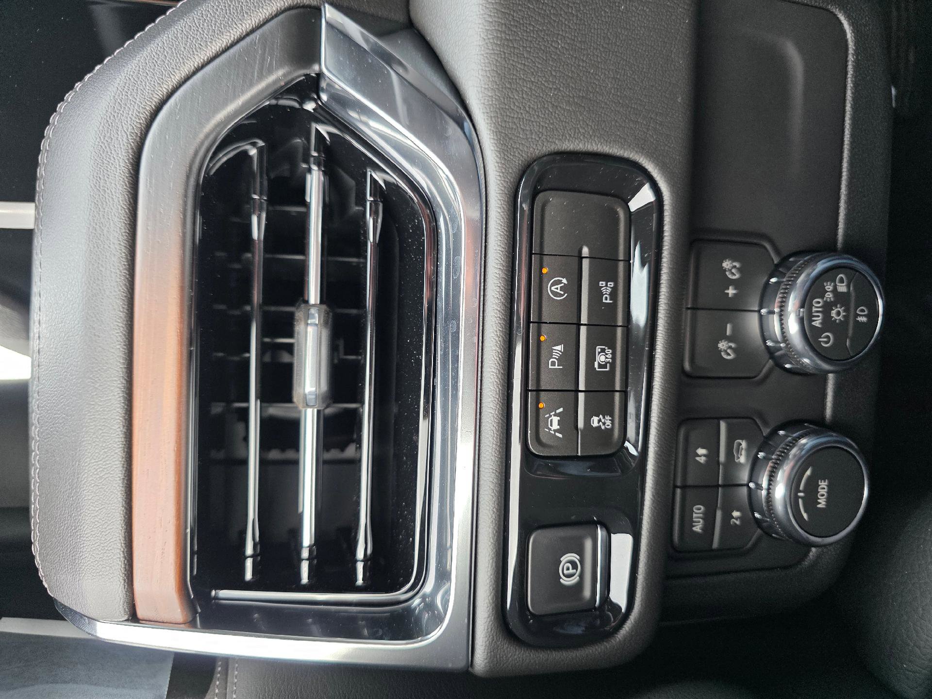 New 2026 GMC Yukon Denali image 12