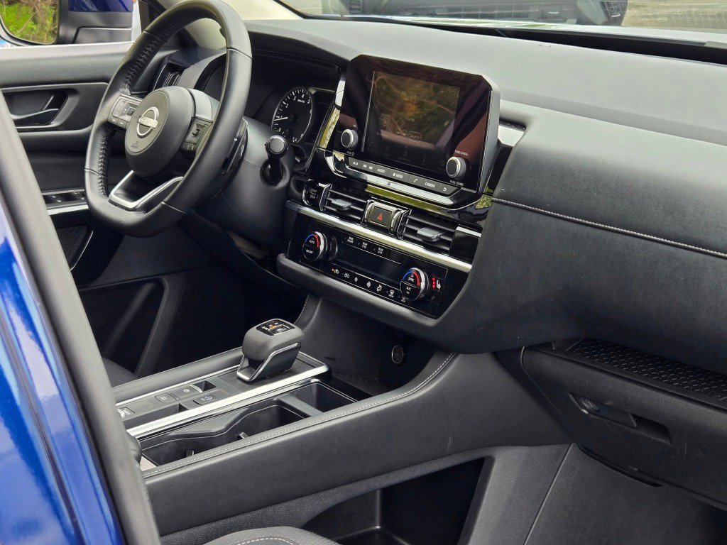 Used 2025 Nissan Pathfinder SV FWD image 9