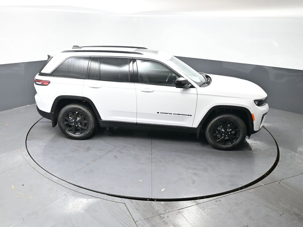 New 2026 Jeep Grand Cherokee Altitude image 29